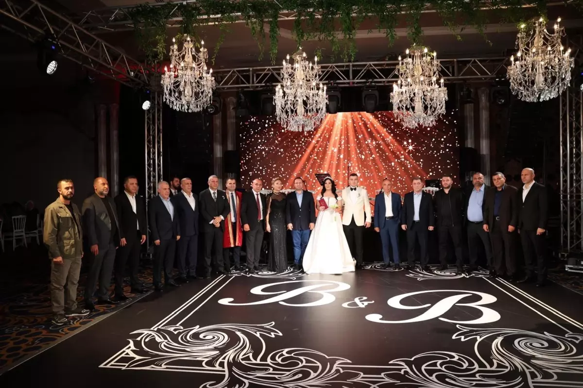 Beylikdüzü’nde Görkemli Düğün: Gelin ve Dama 5 Milyon TL Takı
