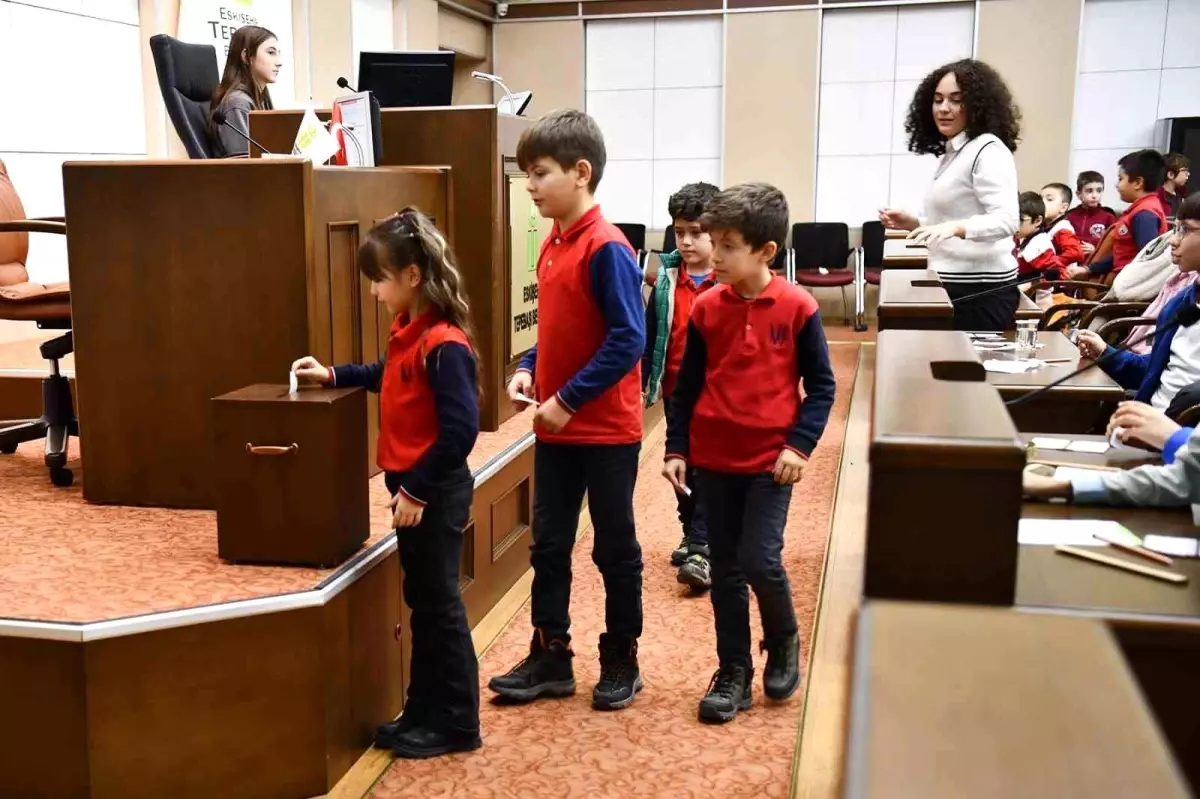 Tepebaşı’nda Eko-Okullar Çevre Çocuk Meclisi Başkanlık Seçimi Yapıldı